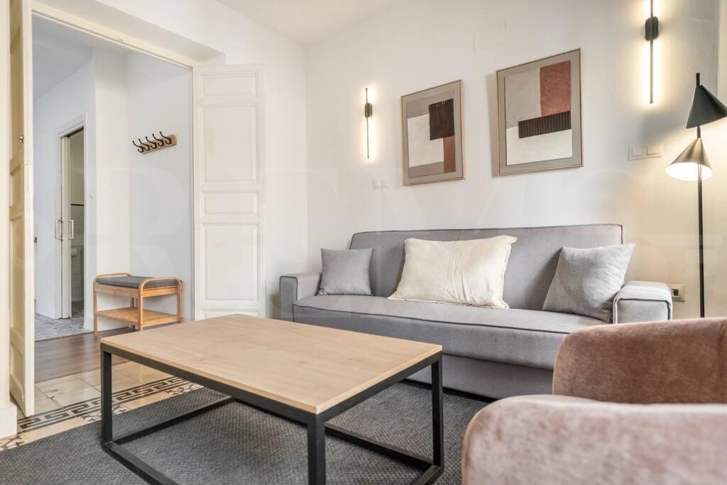 Sophisticated With Terrace By Rems Apartment